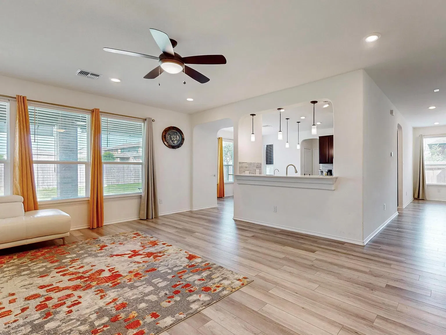 4 bed, 2.5 bath, 3278 sqft, $2,700 — Photo 3