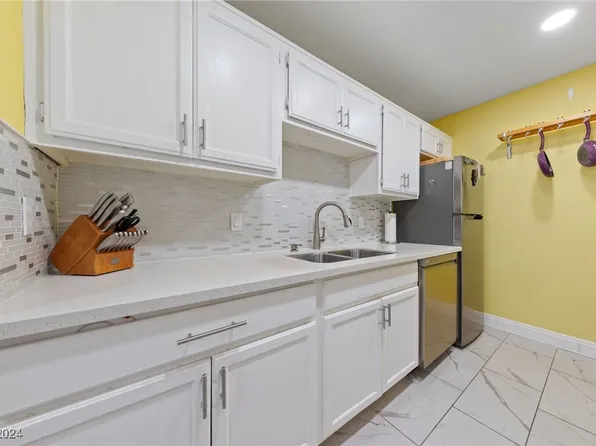 317 Crosswind Way, Las Vegas, NV 89145