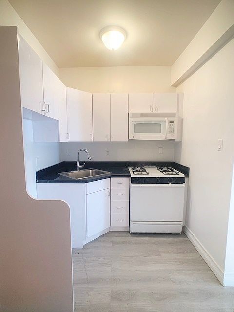 1st image of 200 E 18th St #1AA