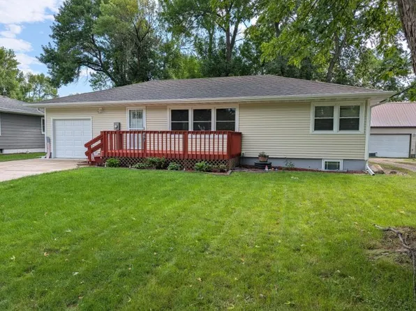 851 4th Ave SE, Wells, MN 56097