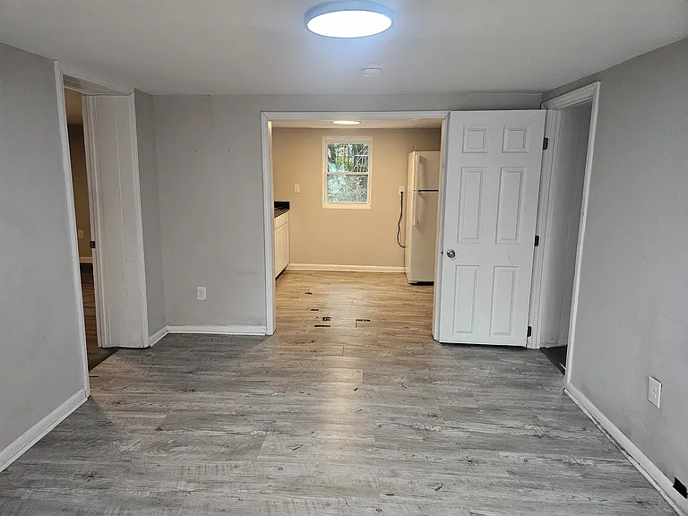 842 S Confederate Ave — Photo 3