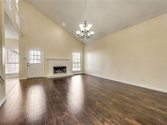 5th image of 2818 Lake Valley Dr