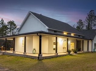 1964 Wallace Lake Rd, Pace, FL 32571