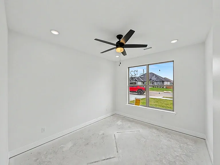 7767 Scenic Valley Ave — Photo 14