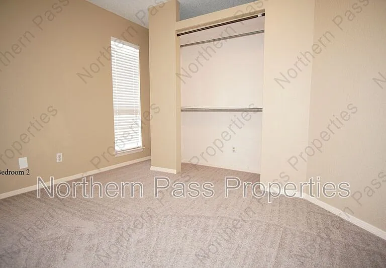 637 Woodcrest Ln — Photo 13