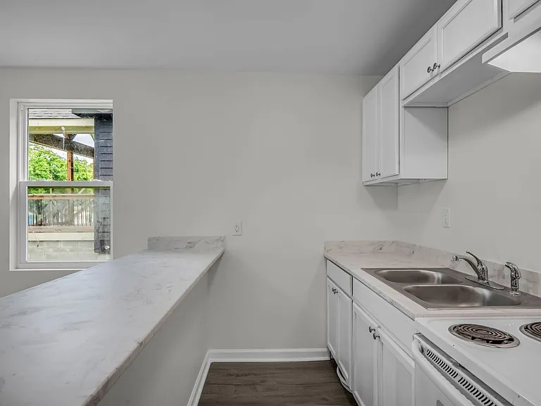 730 29th Ave — Photo 8