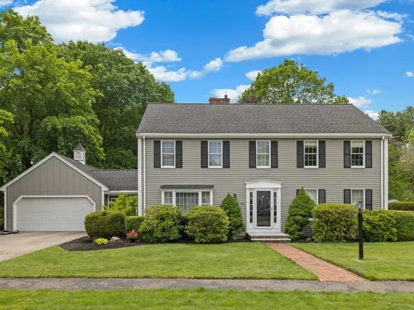 123 Locksley Rd, Lynnfield, MA 01940