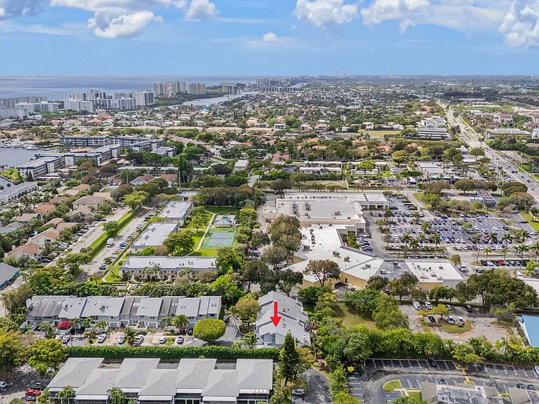 2956 Florida Blvd — Photo 36