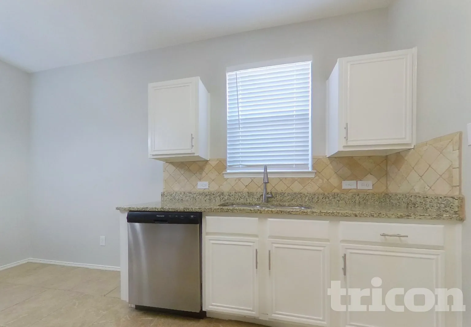 2705 Lynx Lane Fort Worth TX — Photo 4
