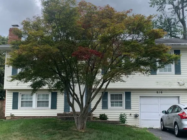 916 Winterhaven Dr, Gambrills, MD 21054