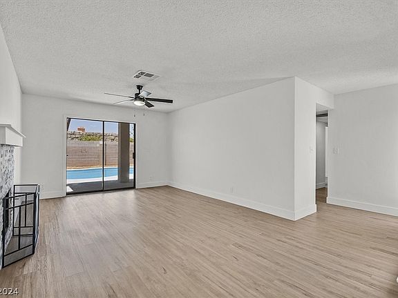 3rd image of 6770 Soldela Dr