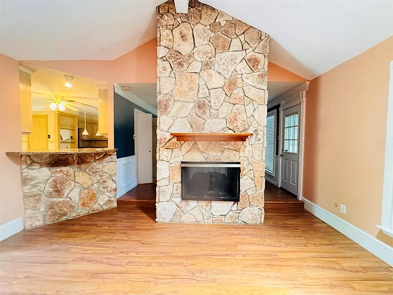 18107 Oakhampton Dr — Photo 5
