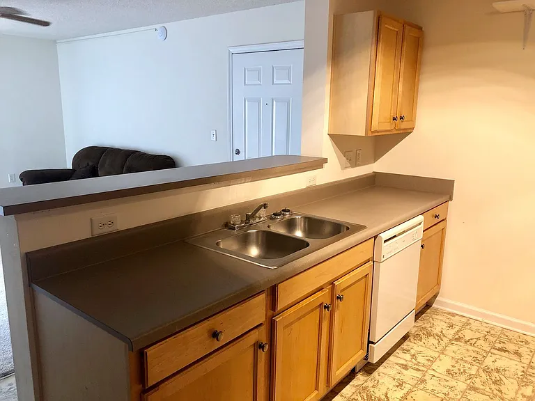 1301 Harts Ridge Dr — Photo 7