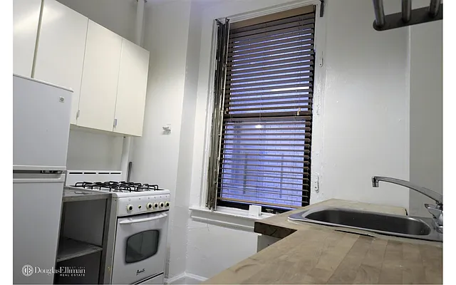 Rented by Douglas Elliman | media 10