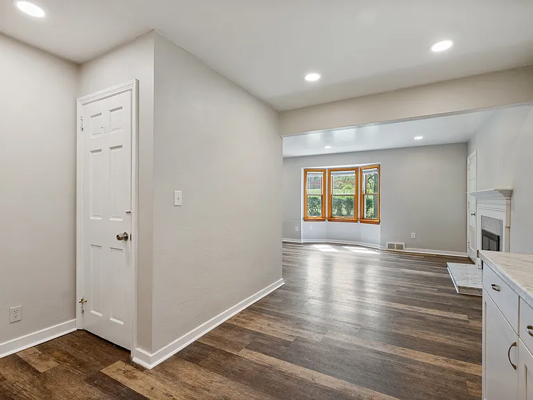 3302 S Park Rd — Photo 5