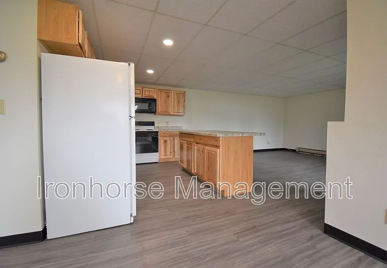801 W Villard St #30 — Photo 8