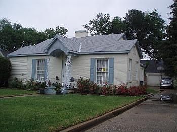 1st image of 813 Columbia St