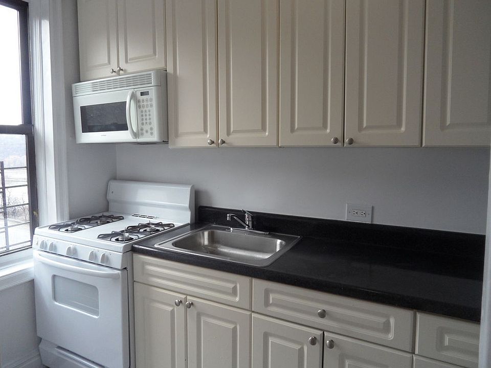 1st image of 2101 Cedar Ave APT 2A