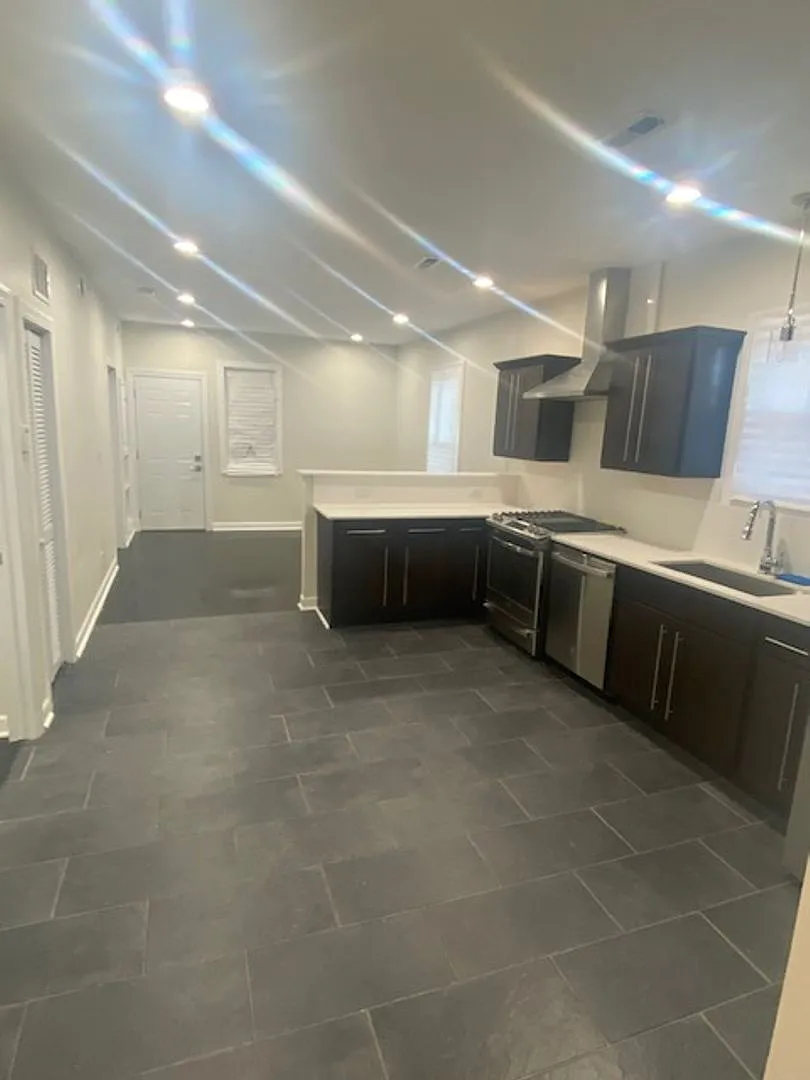 Updated 2 Bedroom Apartment — Photo 3