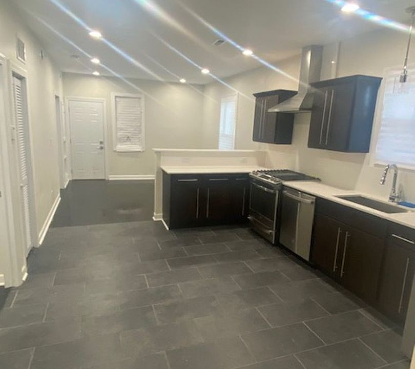 1st image of 4064 Washington St #1