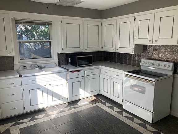 3rd image of 705 Turner Ave NW