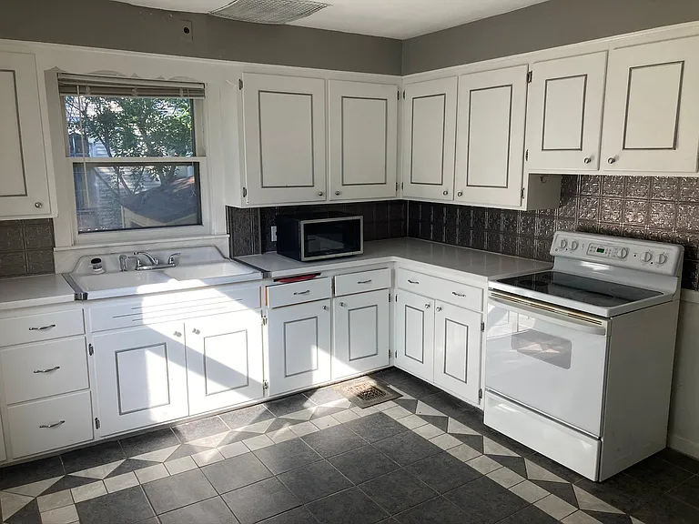 705 Turner Ave NW — Photo 3