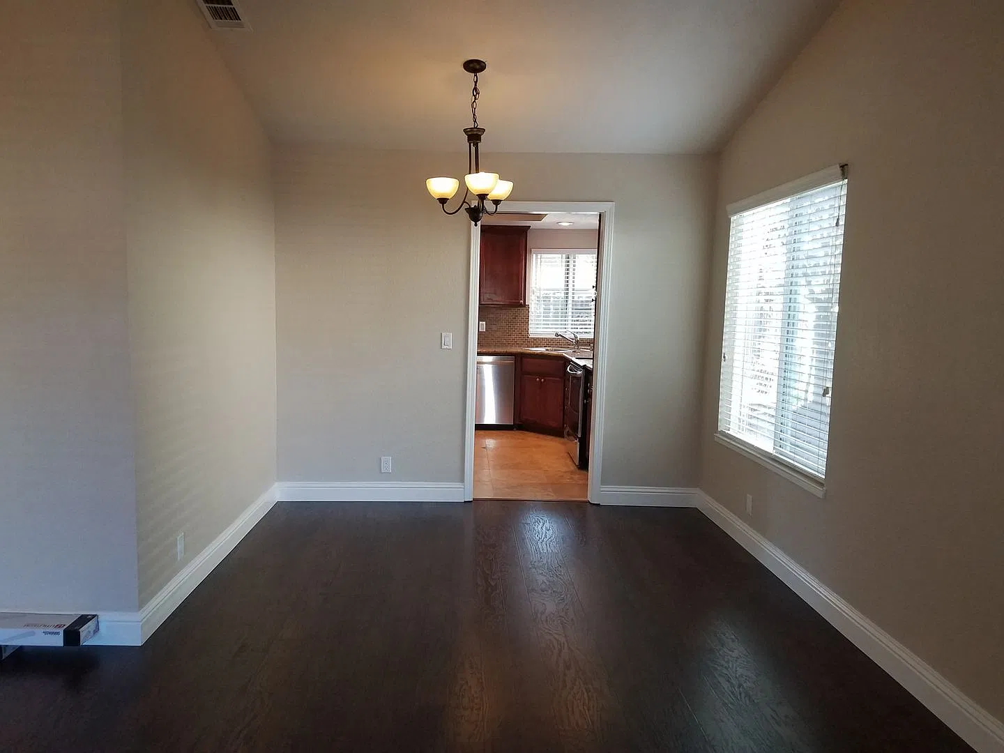 Lovely Roseville Home Close to School, Shopping and more! — Photo 3