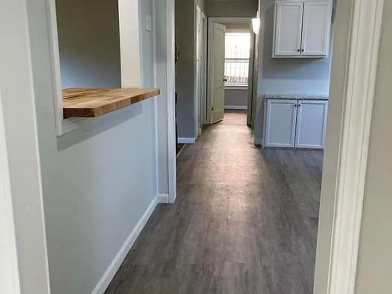 200 Stillwood Dr — Photo 4
