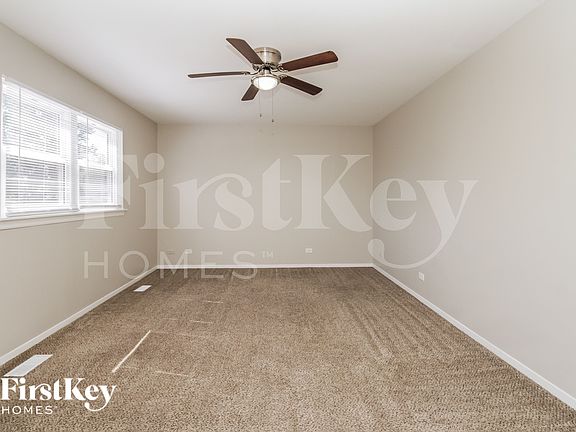 3rd image of 990 Chelsea Ln