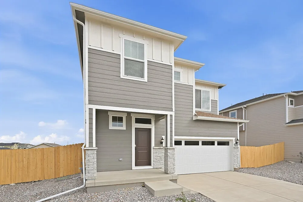 5 bed, 2.5 bath, 2200 sqft, $3,150 — Photo 4