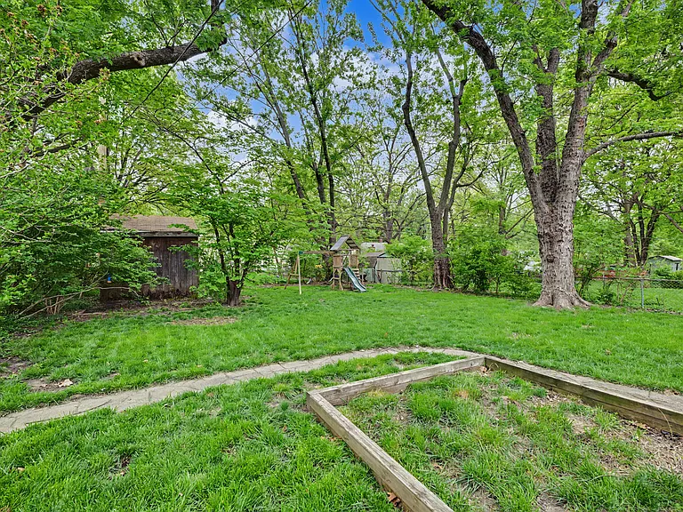 7921 Madison Ave — Photo 24
