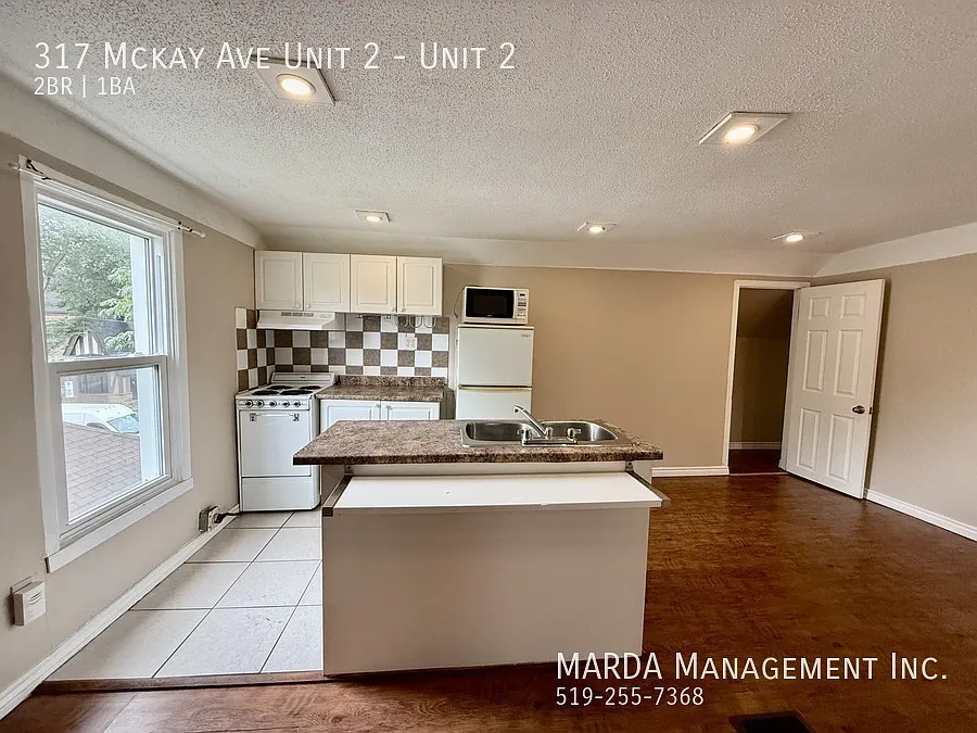 Charming 2 Bed/1 Bath Between West Windsor + Hydro — Photo 4