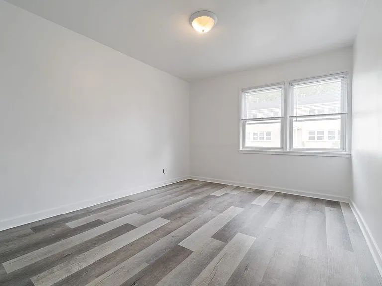 30 Midland Heights Cir E — Photo 6