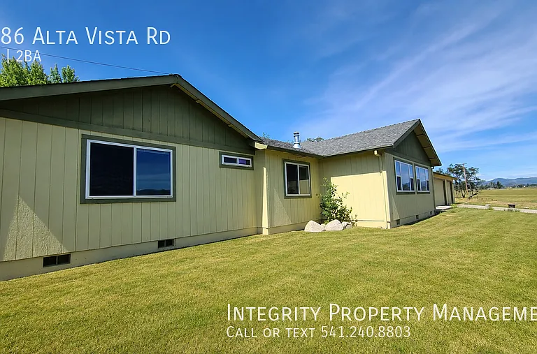1586 Alta Vista Rd — Photo 3