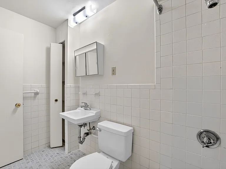 Taurus Apartments — Photo 11