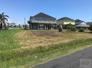 966 Gateway Rd, Crystal Beach, TX 77650