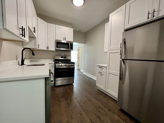 4th image of 2309 N Milwaukee Ave #4A