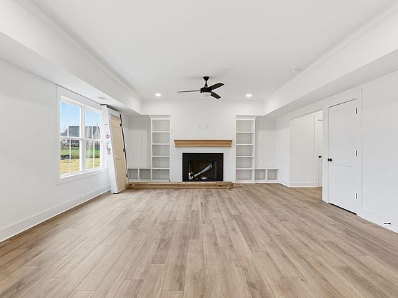 3rd image of 508 Cripple Creek Cir