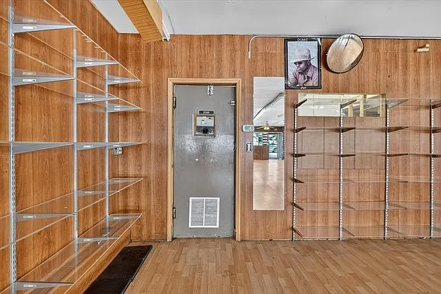 607 W Roosevelt Rd — Photo 38