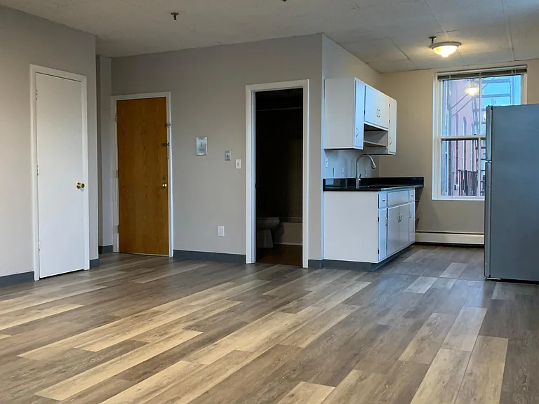 32 Chestnut St #25 — Photo 8