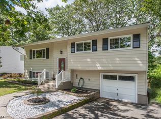 10 Reynard Rd, Hopatcong, NJ 07843