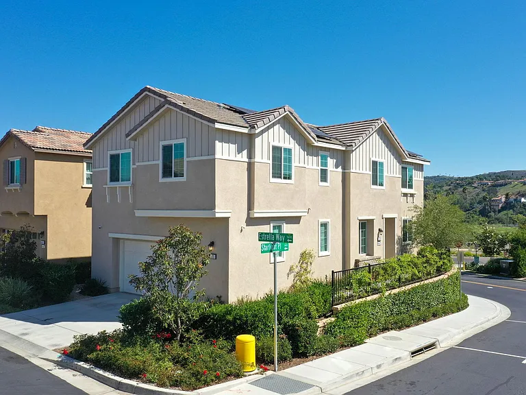 5605 Estrella Way — Photo 32