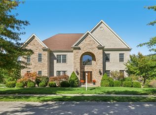 201 Emerson Pines Dr, Cranberry Township, PA 16066