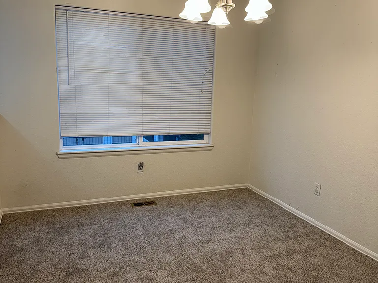 2315 Sunbury Ln — Photo 5