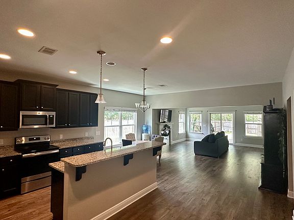 3rd image of 3169 Heritage Oaks Cir