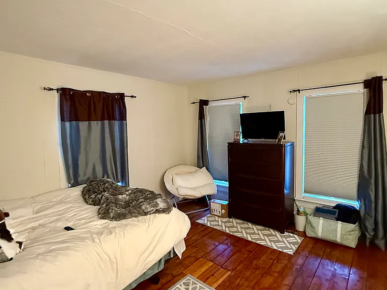 120 Van Dam St — Photo 7