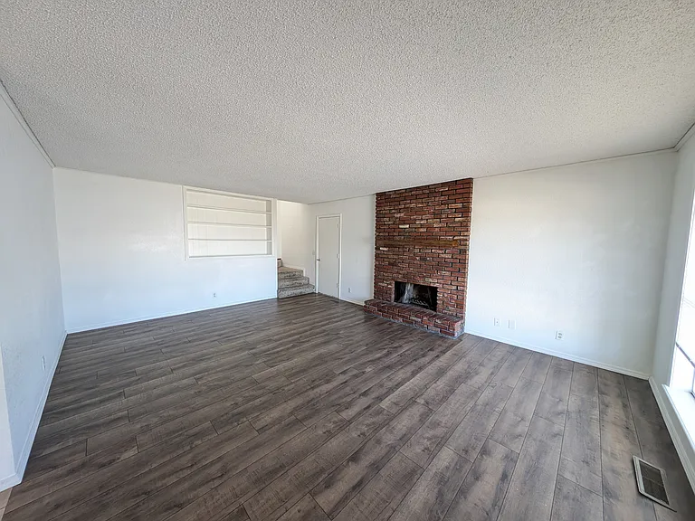 9902 E 22nd Pl — Photo 2