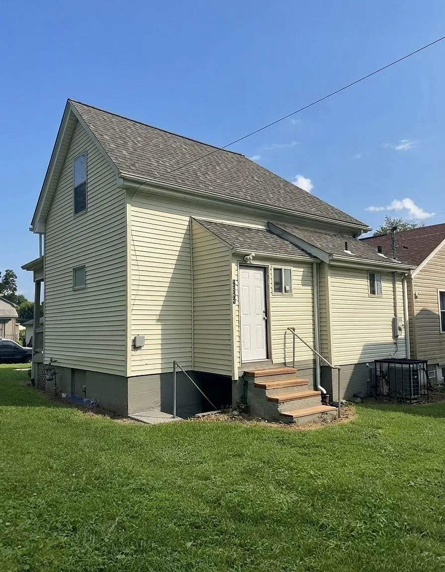 4 bed, 1242 sqft, $1,999 — Photo 2