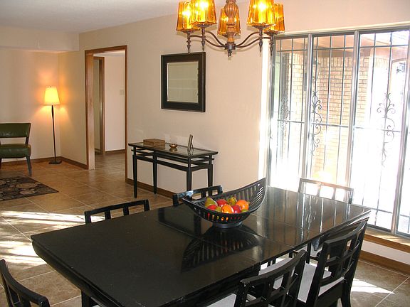 5th image of 1324 Paisano St NE