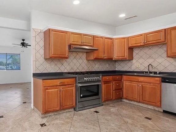 4th image of 7696 Kiwi St